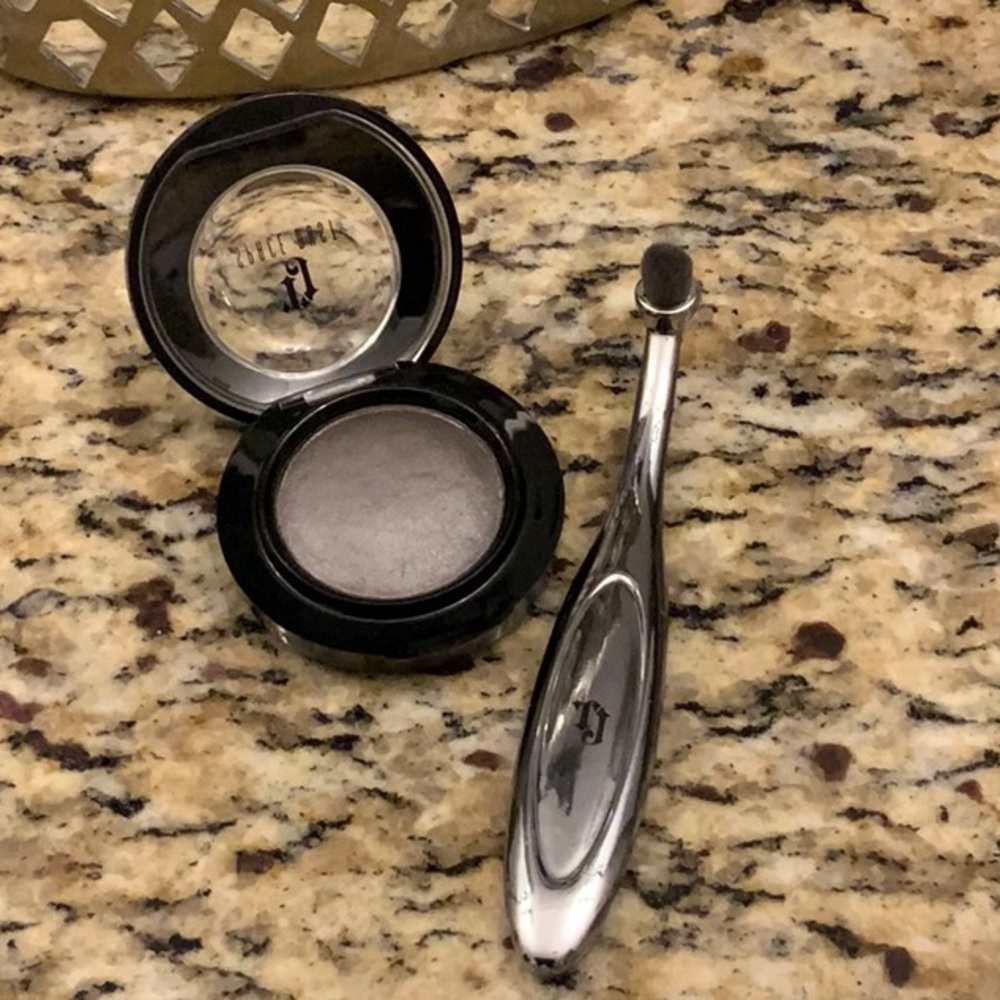 Tattoo Junkee Effects Brush and Eyeshadow.  NWT